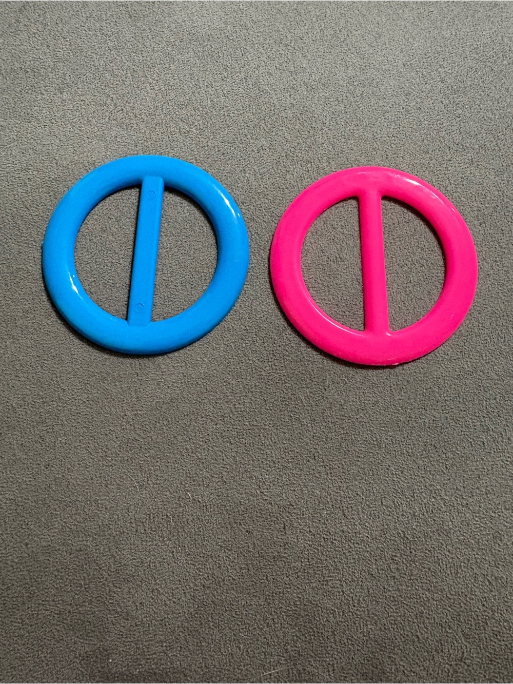 Vintage 80s T-Shirt Scarf Belt Clip Circle Ring Taiwan Blue And Hot Pink Lot 2